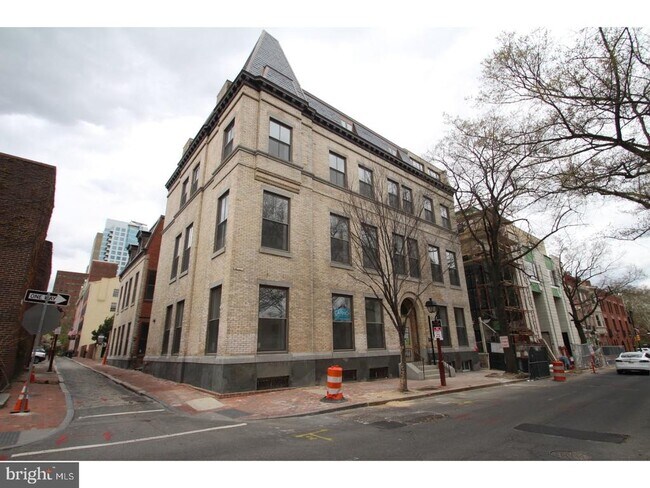 Primary Photo - 220 S 3rd St
