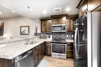 Building Photo - Clean 3 Bedroom Furnished Park's Edge Townhouse with A/C and 2 Car Garage