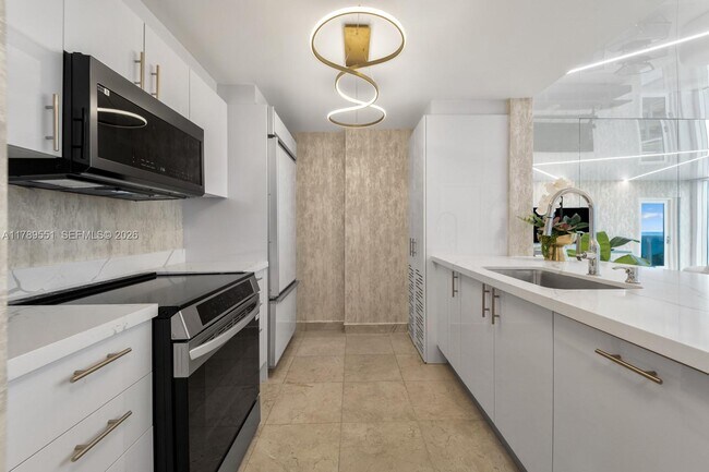 Building Photo - 10275 Collins Ave