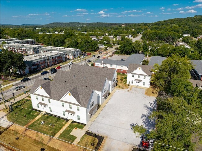 Building Photo - 1664 N Leverett Ave