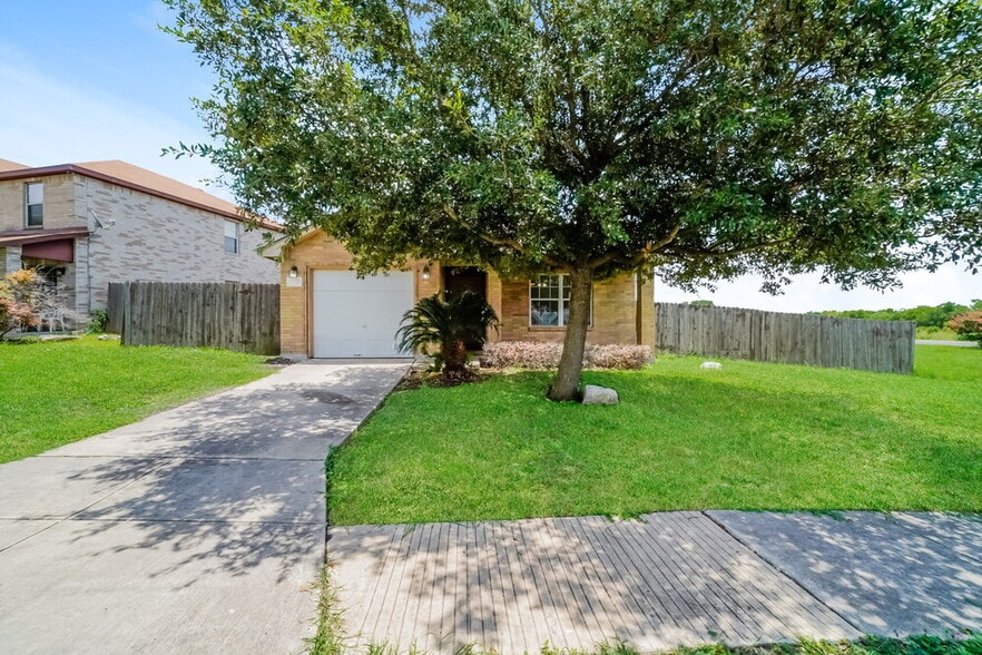 Building Photo - 8007 Heights Valley