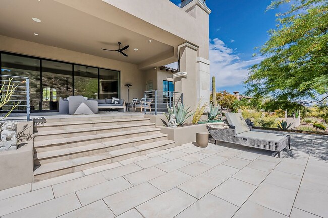 Building Photo - Luxury Home ready for January Move-in