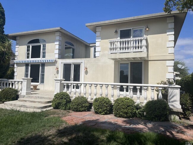 Building Photo - 124 Montego Key