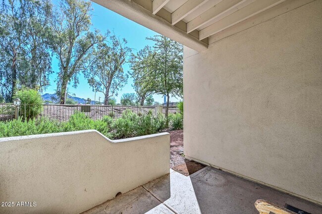 Building Photo - 750 E Northern Ave