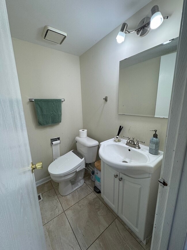 Building Photo - 448 Ferndale Ct