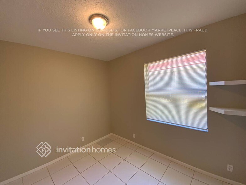 Building Photo - 10213 Lexington Lakes Blvd N