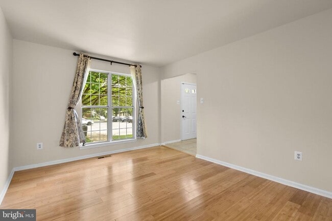 Building Photo - 13 Dinsdale Ct