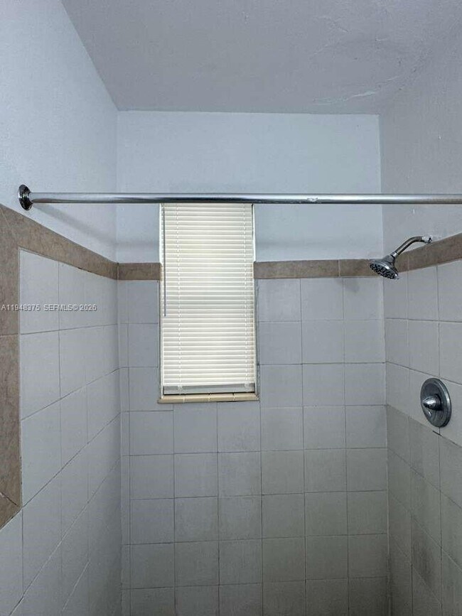 Building Photo - 1844 Taft St