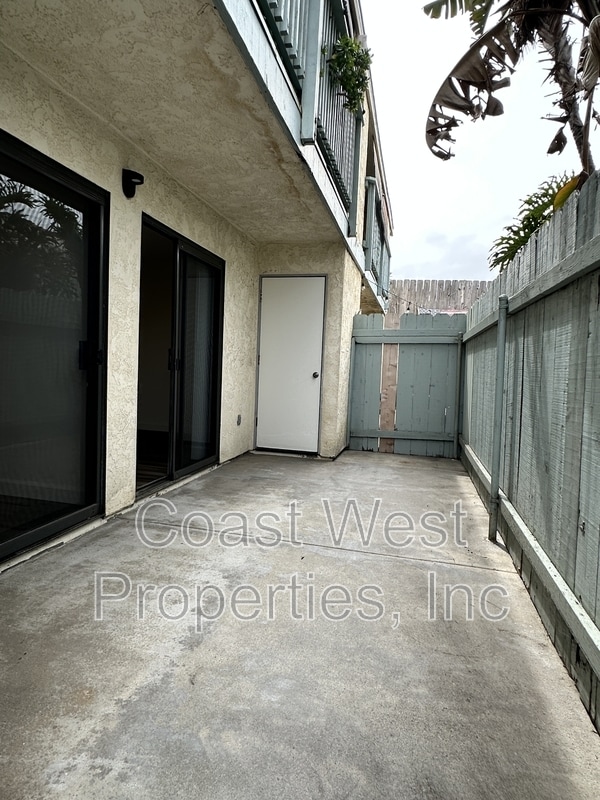 Building Photo - 382 Acacia Ave