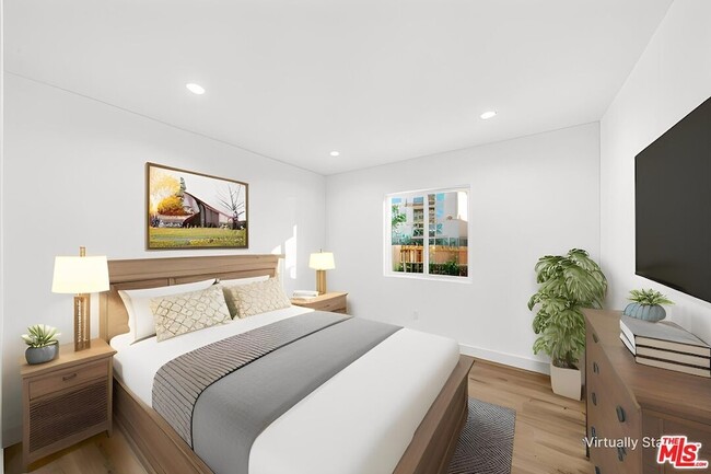 Building Photo - 17623 Burbank Blvd