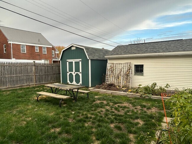 Building Photo - Charming 4BR House in Steubenville