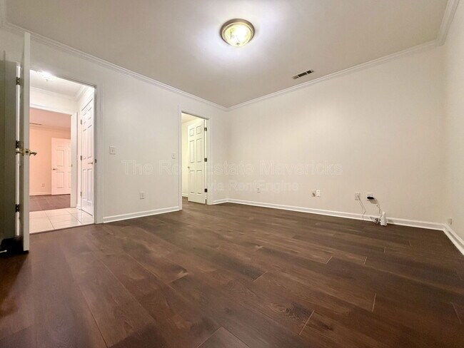 Building Photo - 3190 Waterfront Dr