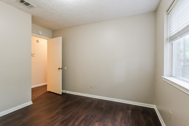 Building Photo - 28807 Binefield St