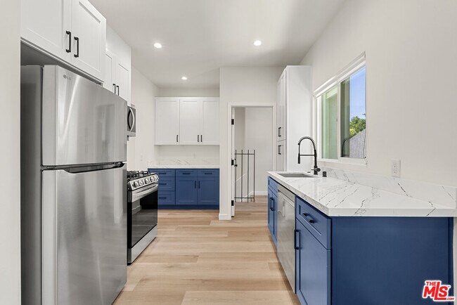 Building Photo - 1305 Lucile Ave
