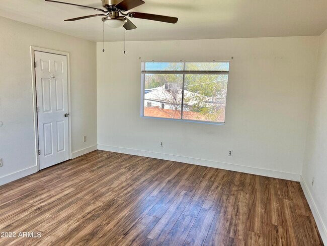 Building Photo - 4213 N Westview Dr