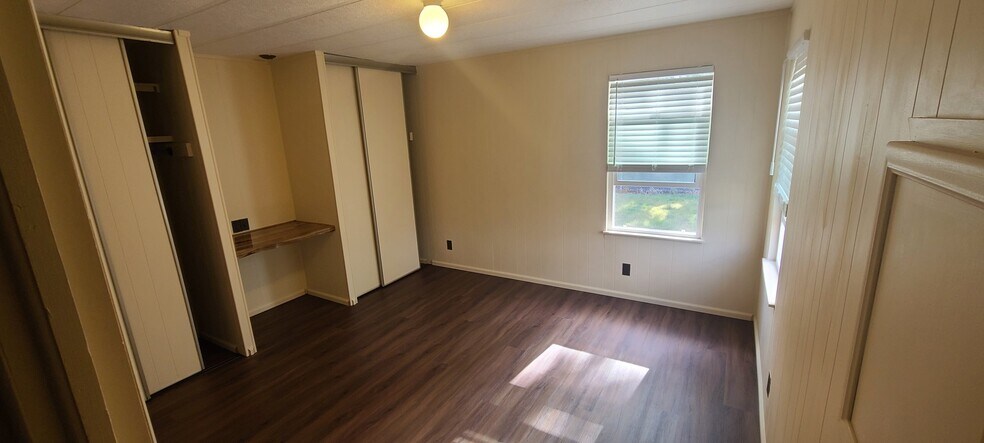 Building Photo - 3250 W Echo Dr