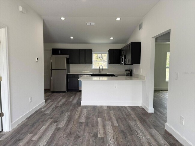 Building Photo - 14 Locust Rad