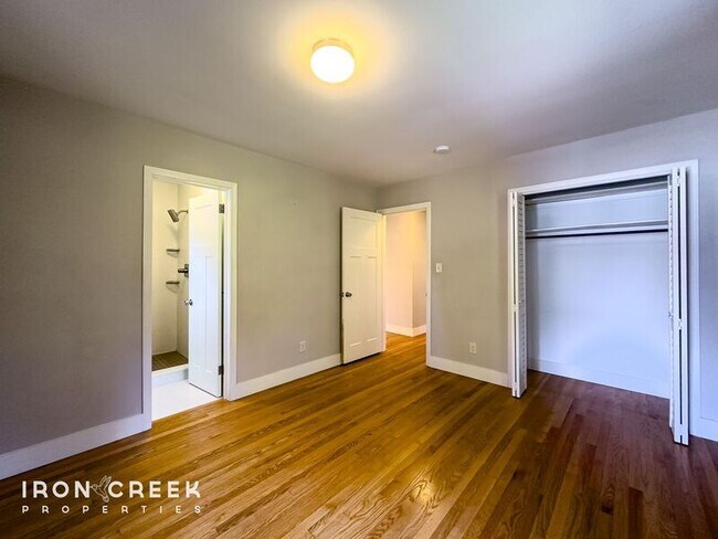 Building Photo - 12 Chateau Pl