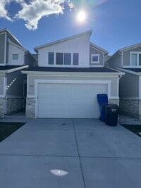 Building Photo - 990 W 600 S