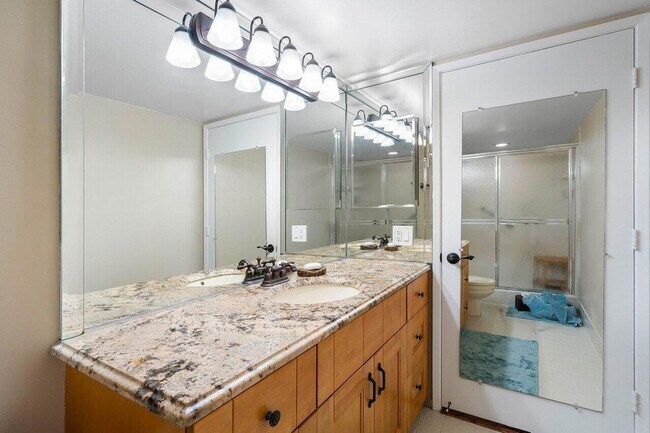 Building Photo - 7340 Amberly Ln