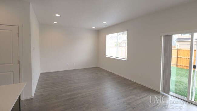 Building Photo - 3BD Home in Ridgefield in a Great Location!  Don't Miss Out!