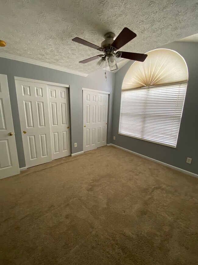 Building Photo - Spacious 4-Bedroom  home for Rent in Fairb...