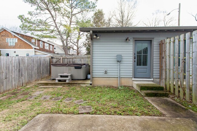 Building Photo - 315A S 17th St