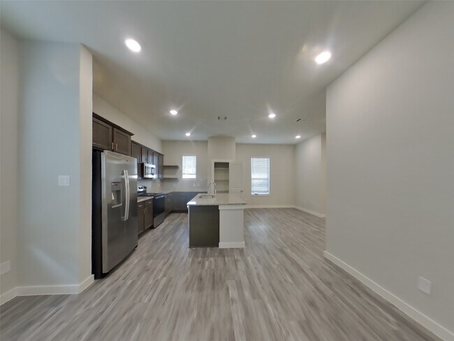 Building Photo - 9835 Willow Creek Commerce Dr