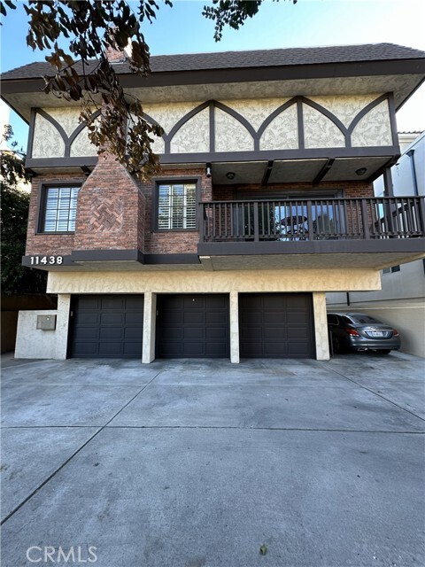 Building Photo - 11438 Moorpark St