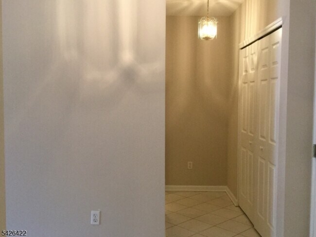 Building Photo - 2112 Clinton Ln