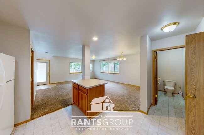 Building Photo - Spacious 3 Bed, 2.5 Bath Townhome in Lacey...