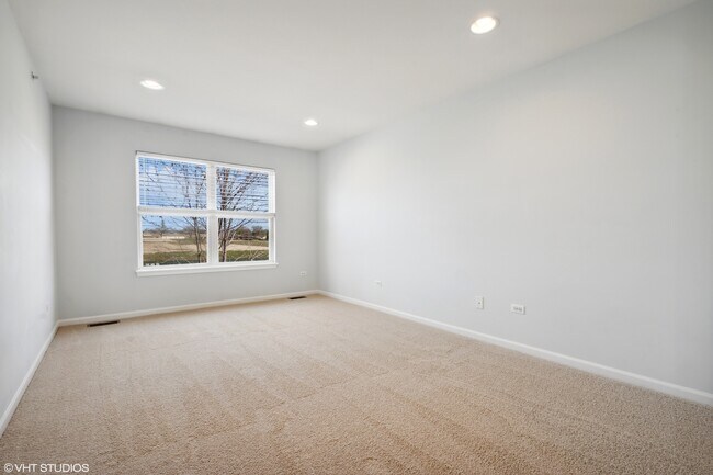 Building Photo - 1706 Buckingham Dr