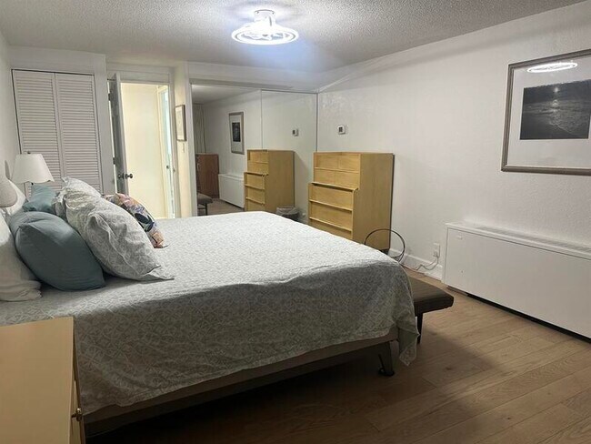 Building Photo - 1155 Ash St.