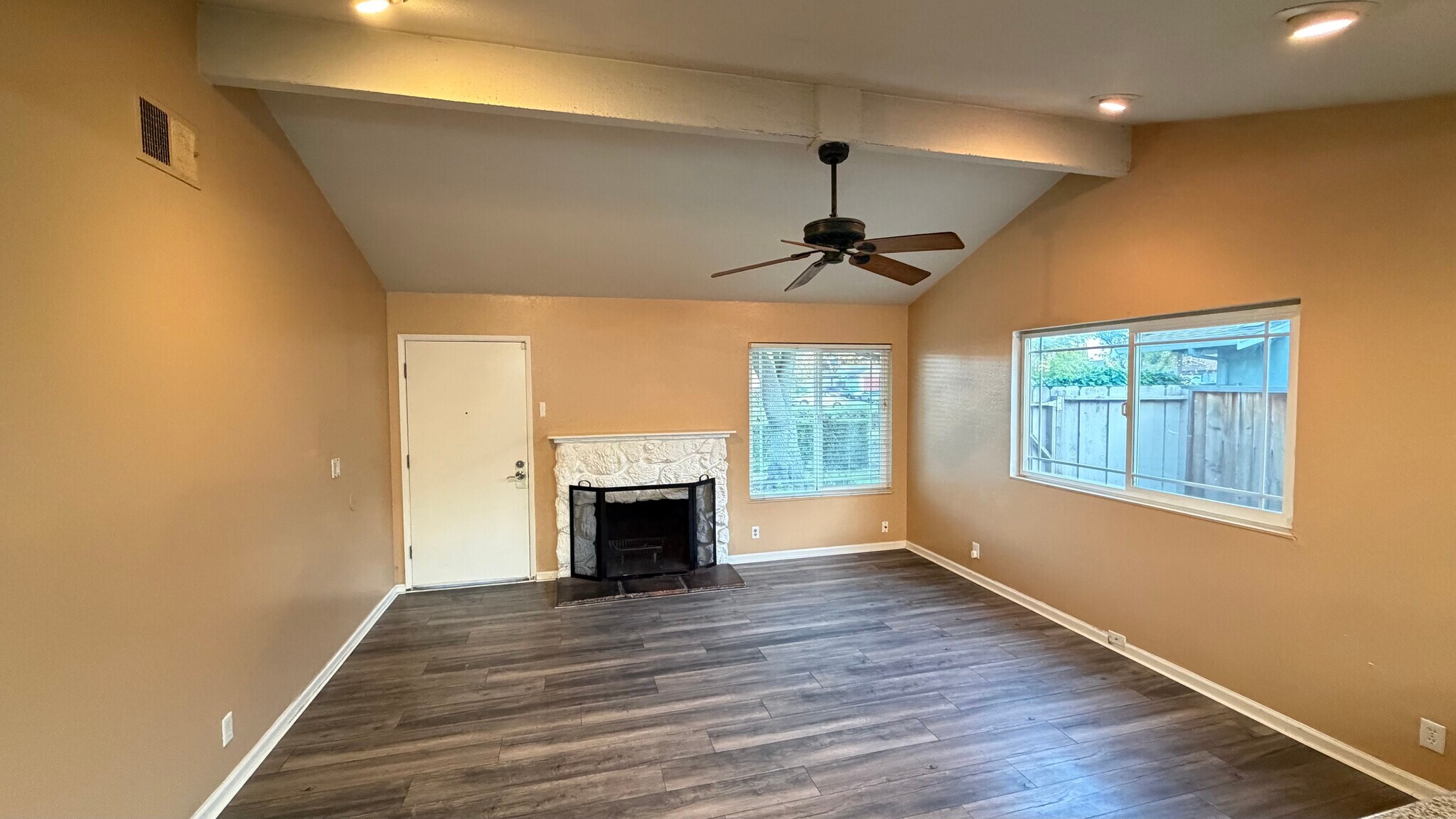 Building Photo - 3263 Lake Arrowhead Ave