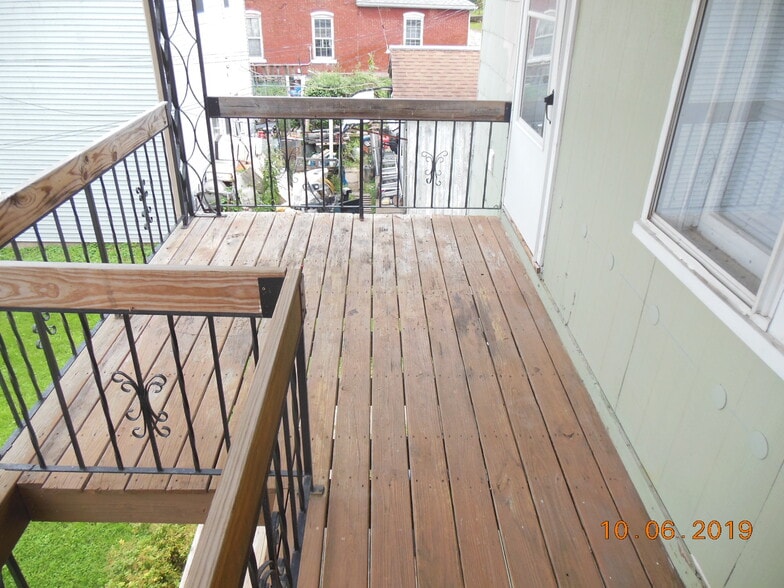 Building Photo - 609 Market St