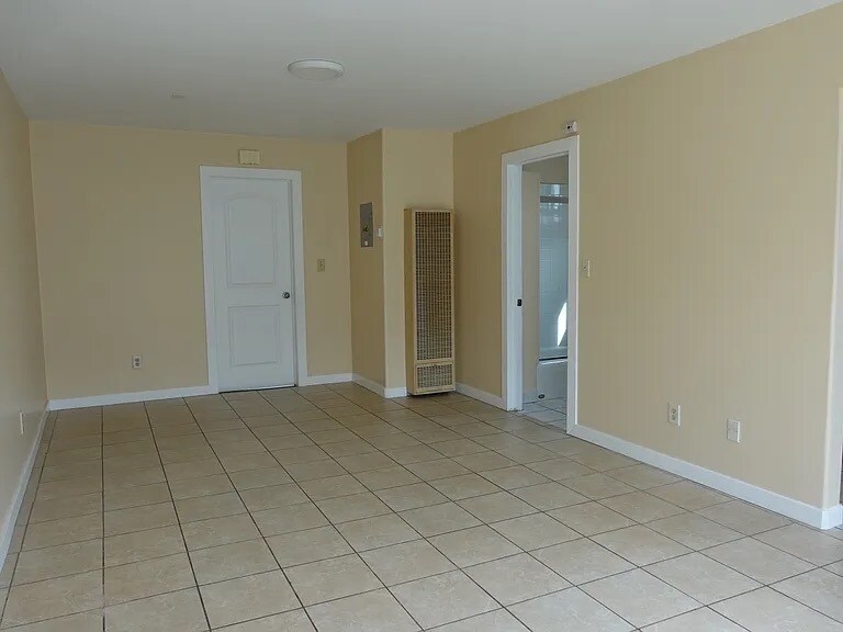 Building Photo - 2227 Clyde Ave