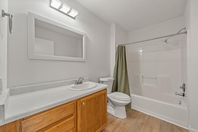 Building Photo - 1804 Singleton Ave