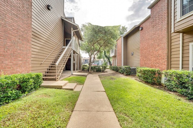 Building Photo - 3607L W Northgate Dr