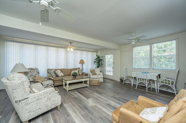 Building Photo - 816 E Cooper Ave