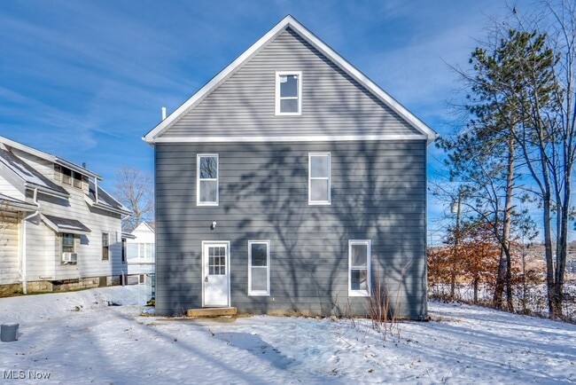 Building Photo - 155 W Walnut St