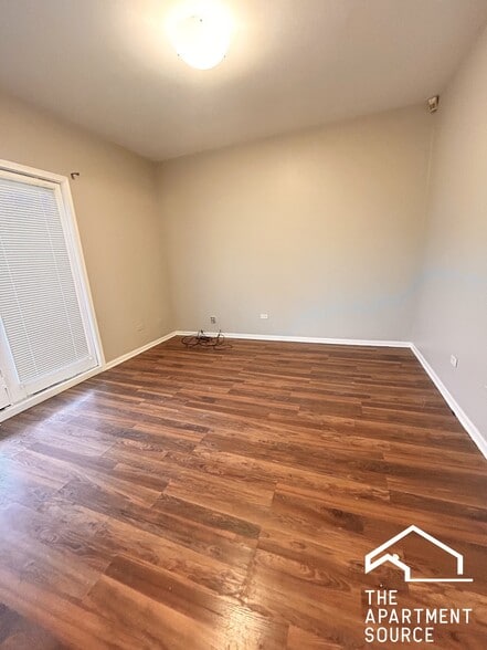 Building Photo - 842 N Wood St