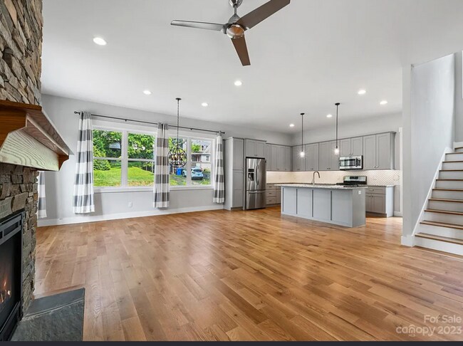 Building Photo - Lovely Asheville Rental!