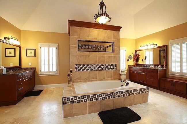 Building Photo - 200 Azalea Cove Ln