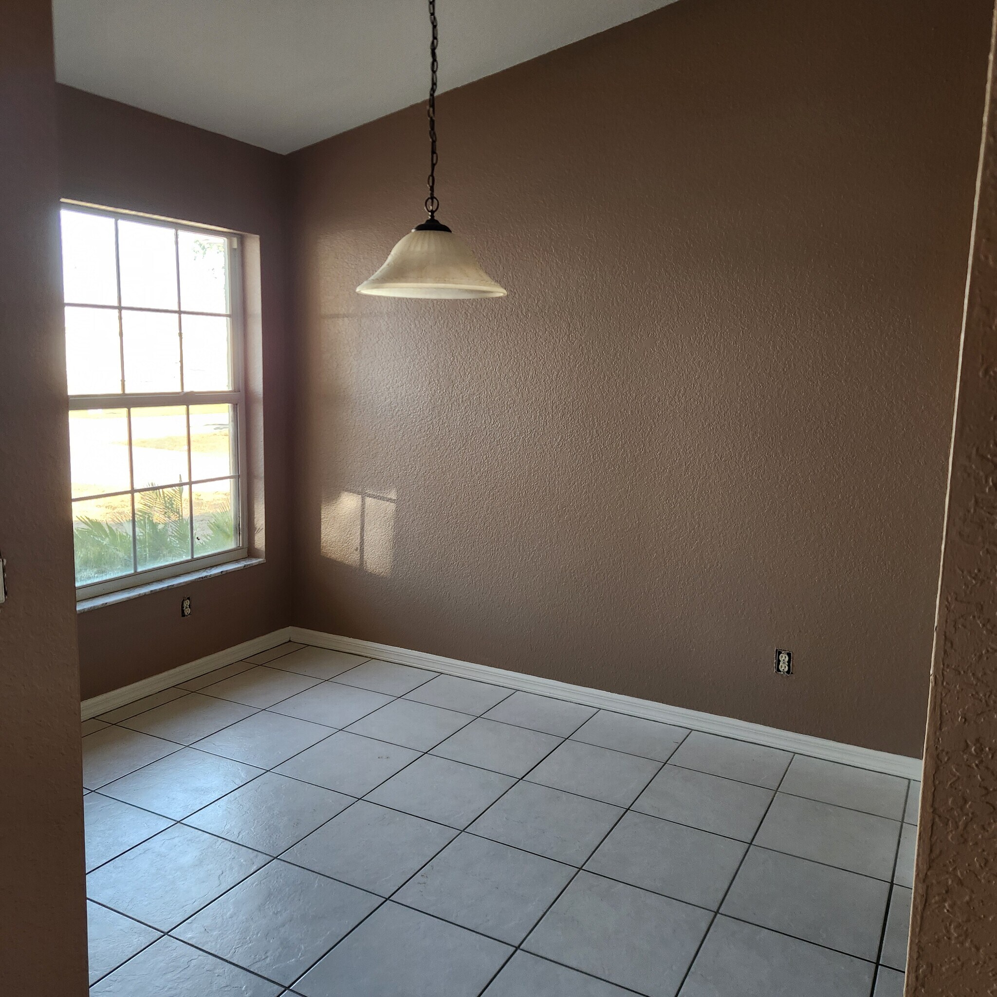 Building Photo - 1037 SE 11th St