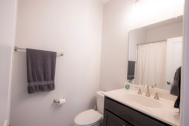 Building Photo - 2110 Holtz Ln