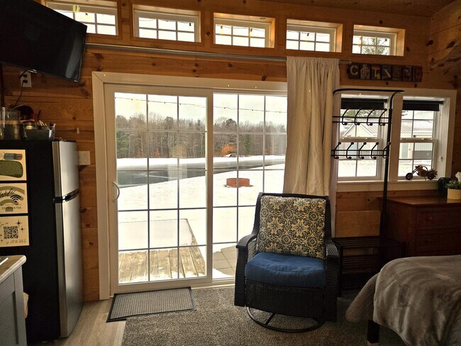 Building Photo - Forest Lake