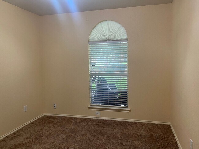 Building Photo - CHARMING 4 BEDROOM, BELTON ISD