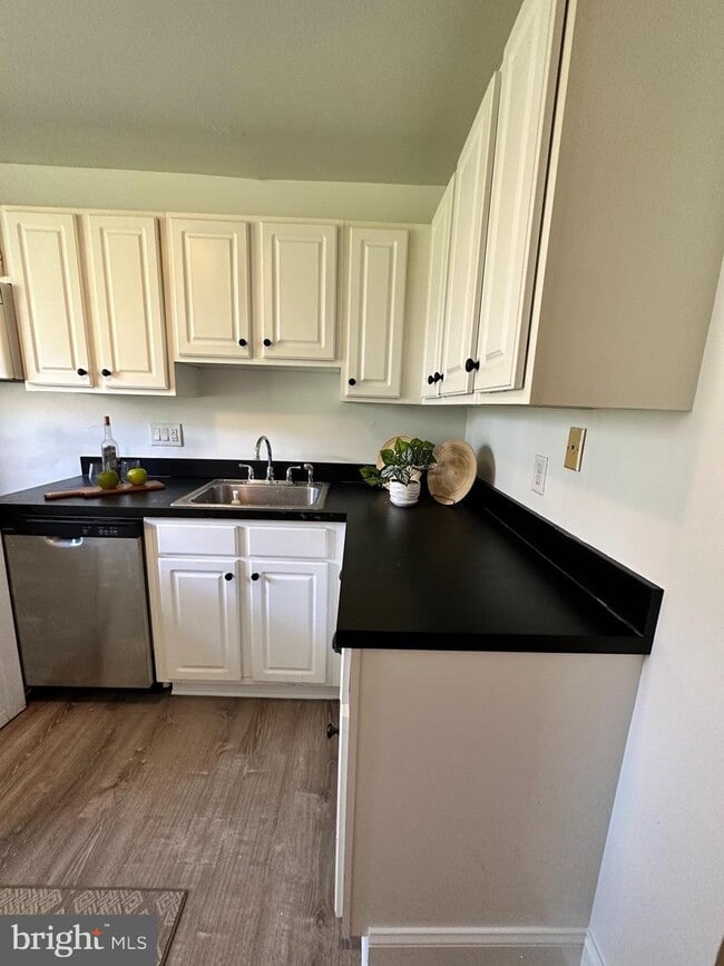 Building Photo - 349 Homeland Southway