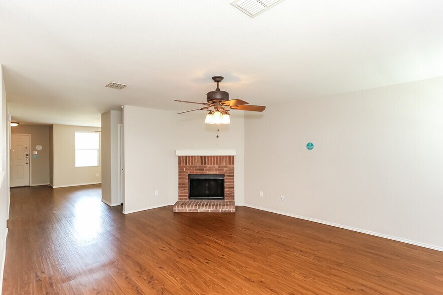 Building Photo - 1421 Krista Dr