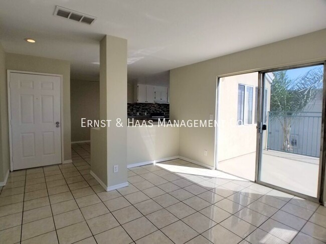 Building Photo - Beautiful 3 Bedroom 2 Bath Top Floor Condo...